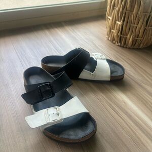 Birkenstock 41 Black and White Sandals